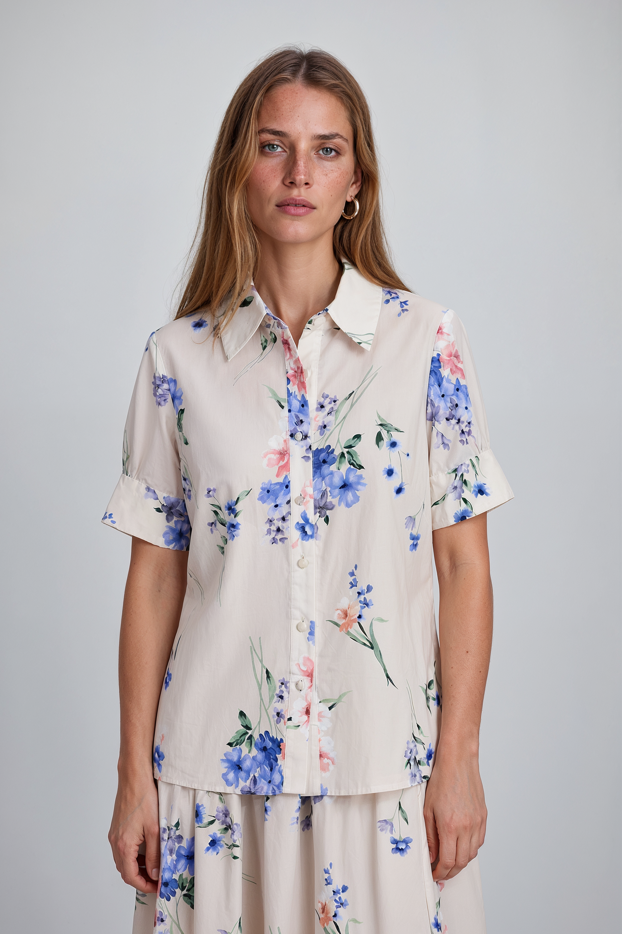 Floral-Print Short-Sleeve Button-Down Blouse in Blush Multi